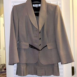 Skirt suit with pleat detail and belt